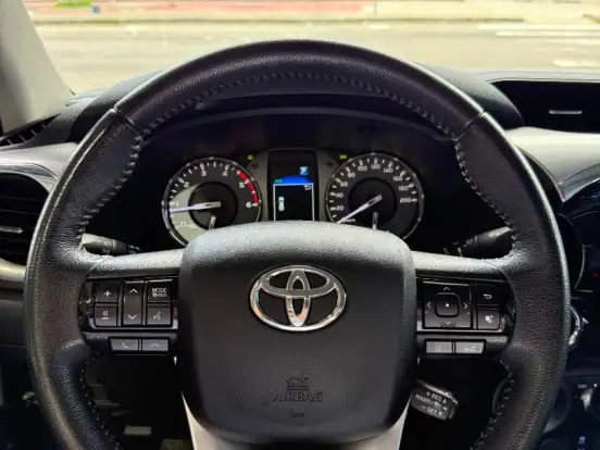 TOYOTA-HILUX-2.8 D-4D TURBO DIESEL CD SRX 4X4 AUTOMÁTICO TOYOTA-HILUX-2022