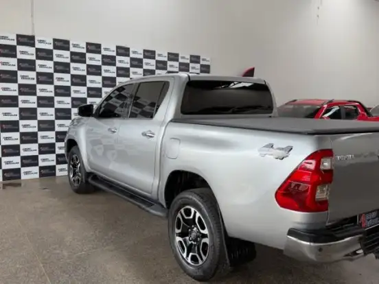 TOYOTA-HILUX-2.8 D-4D TURBO DIESEL CD SRX 4X4 AUTOMÁTICO TOYOTA-HILUX-2021