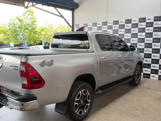 TOYOTA-HILUX-2.8 D-4D TURBO DIESEL CD SRX 4X4 AUTOMÁTICO TOYOTA-HILUX-2021
