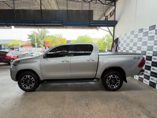 TOYOTA-HILUX-2.8 D-4D TURBO DIESEL CD SRX 4X4 AUTOMÁTICO TOYOTA-HILUX-2021