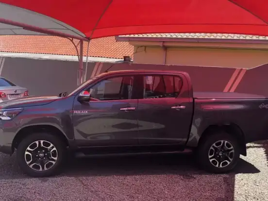 TOYOTA-HILUX-2.8 D-4D TURBO DIESEL CD SRX 4X4 AUTOMÁTICO TOYOTA-HILUX-2026