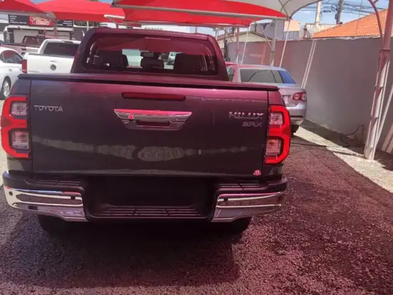 TOYOTA-HILUX-2.8 D-4D TURBO DIESEL CD SRX 4X4 AUTOMÁTICO TOYOTA-HILUX-2026