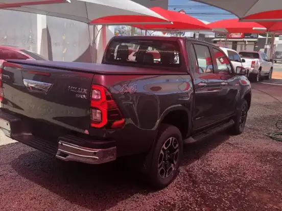 TOYOTA-HILUX-2.8 D-4D TURBO DIESEL CD SRX 4X4 AUTOMÁTICO TOYOTA-HILUX-2026