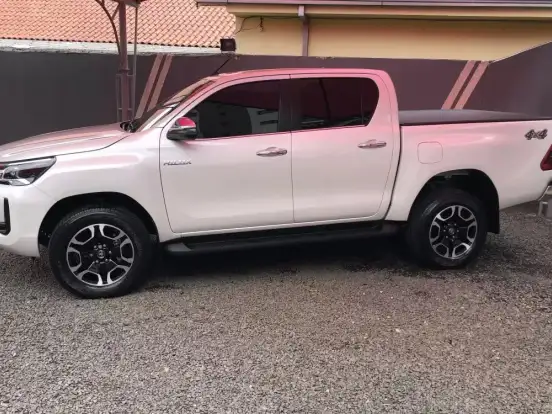 TOYOTA-HILUX-2.8 D-4D TURBO DIESEL CD SRX 4X4 AUTOMÁTICO TOYOTA-HILUX-2026