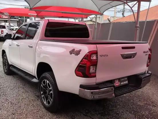 TOYOTA-HILUX-2.8 D-4D TURBO DIESEL CD SRX 4X4 AUTOMÁTICO TOYOTA-HILUX-2026
