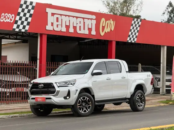 TOYOTA HILUX 2.8 D-4D TURBO DIESEL CD SRX PLUS 4X4 AUTOMÁTICO