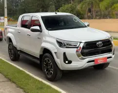 TOYOTA HILUX 2.8 D-4D TURBO DIESEL CD SRX PLUS 4X4 AUTOMÁTICO TOYOTA HILUX 2.8 D-4D TURBO DIESEL CD SRX PLUS 4X4 AUTOMÁTICO