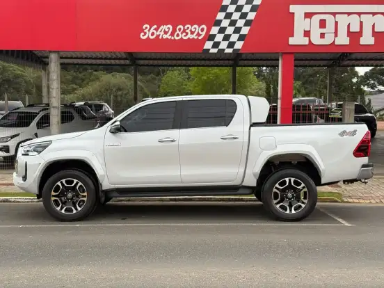 TOYOTA-HILUX-2.8 D-4D TURBO DIESEL CD SRX PLUS 4X4 AUTOMÁTICO TOYOTA-HILUX-2025