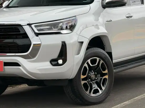 TOYOTA-HILUX-2025
