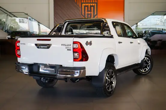 TOYOTA-HILUX-2.8 D-4D TURBO DIESEL CD SRX PLUS 4X4 AUTOMÁTICO TOYOTA-HILUX-2024