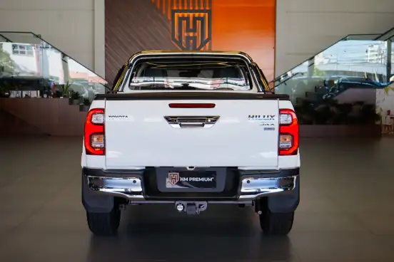 TOYOTA-HILUX-2.8 D-4D TURBO DIESEL CD SRX PLUS 4X4 AUTOMÁTICO TOYOTA-HILUX-2024