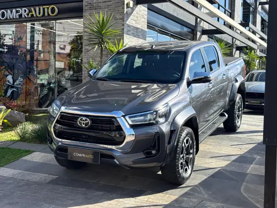 TOYOTA HILUX 2.8 D-4D TURBO DIESEL CD SRX PLUS 4X4 AUTOMÁTICO