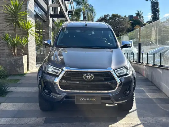TOYOTA-HILUX-2025