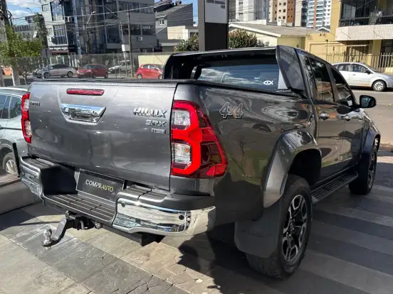 TOYOTA-HILUX-2025