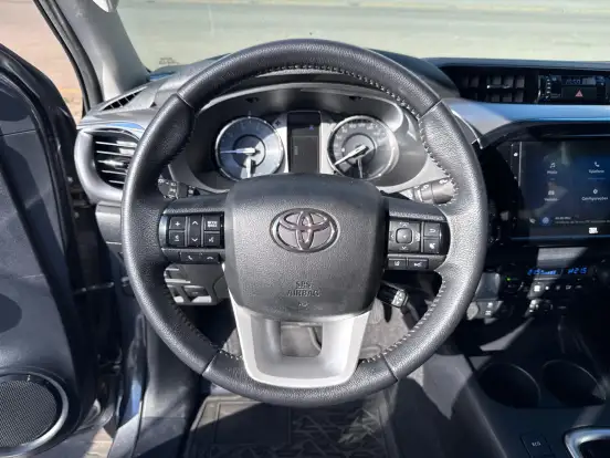 TOYOTA-HILUX-2.8 D-4D TURBO DIESEL CD SRX PLUS 4X4 AUTOMÁTICO TOYOTA-HILUX-2025