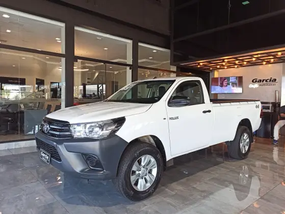 TOYOTA HILUX 2.8 D-4D TURBO DIESEL CS 4X4 MANUAL