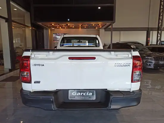 TOYOTA-HILUX-2021