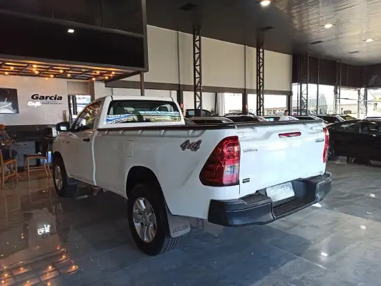 TOYOTA-HILUX-2021