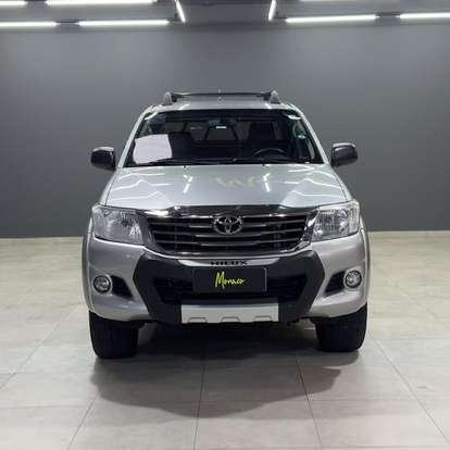 TOYOTA-HILUX-2015