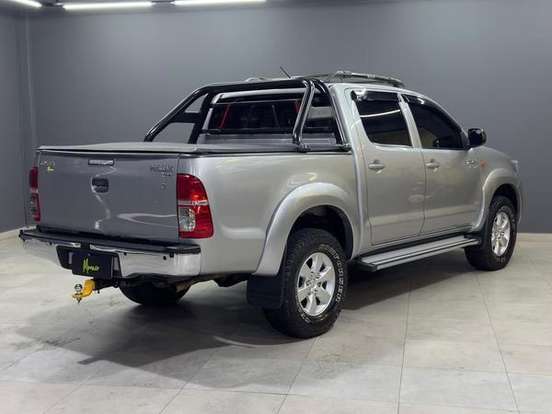 TOYOTA-HILUX-2.7 SR 4X2 CD 16V FLEX 4P AUTOMÁTICO TOYOTA-HILUX-2015