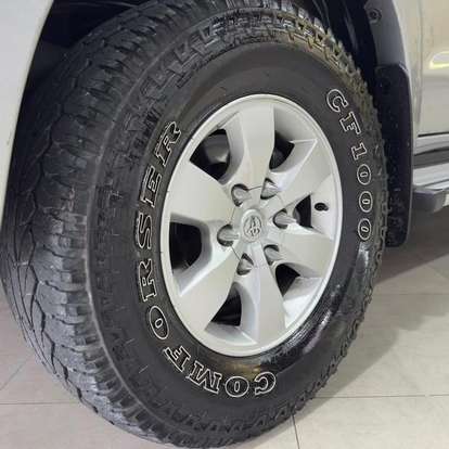 TOYOTA-HILUX-2015