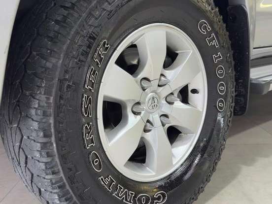 TOYOTA-HILUX-2.7 SR 4X2 CD 16V FLEX 4P AUTOMÁTICO TOYOTA-HILUX-2015