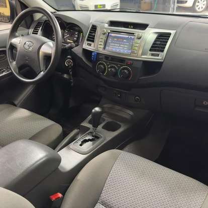TOYOTA-HILUX-2015