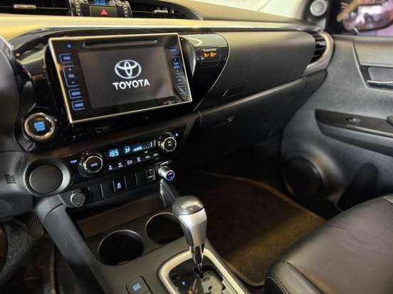 TOYOTA-HILUX-2018