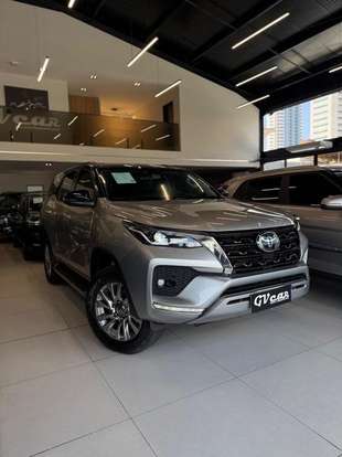 TOYOTA-HILUX-2021
