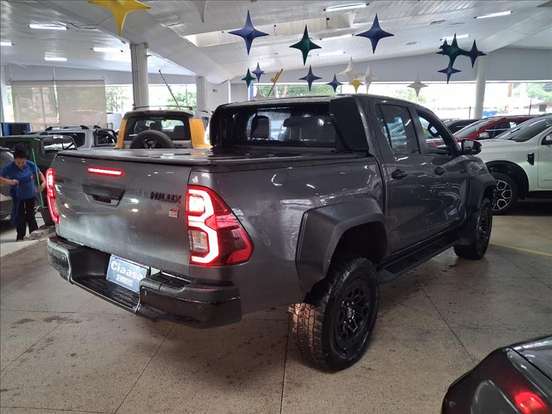 TOYOTA-HILUX-2023
