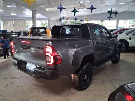 TOYOTA-HILUX-2.8 D-4D TURBO DIESEL CD GR-S 4X4 AUTOMÁTICO TOYOTA-HILUX-2023