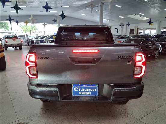 TOYOTA-HILUX-2023