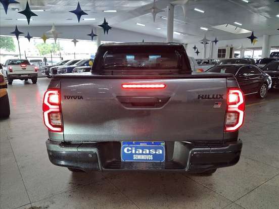 TOYOTA-HILUX-2.8 D-4D TURBO DIESEL CD GR-S 4X4 AUTOMÁTICO TOYOTA-HILUX-2023