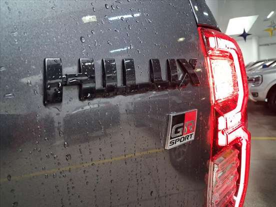 TOYOTA-HILUX-2.8 D-4D TURBO DIESEL CD GR-S 4X4 AUTOMÁTICO TOYOTA-HILUX-2023