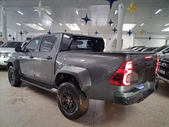 TOYOTA-HILUX-2.8 D-4D TURBO DIESEL CD GR-S 4X4 AUTOMÁTICO TOYOTA-HILUX-2023