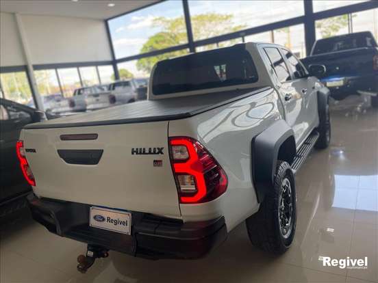 TOYOTA-HILUX-2.8 D-4D TURBO DIESEL CD GR-S 4X4 AUTOMÁTICO TOYOTA-HILUX-2024