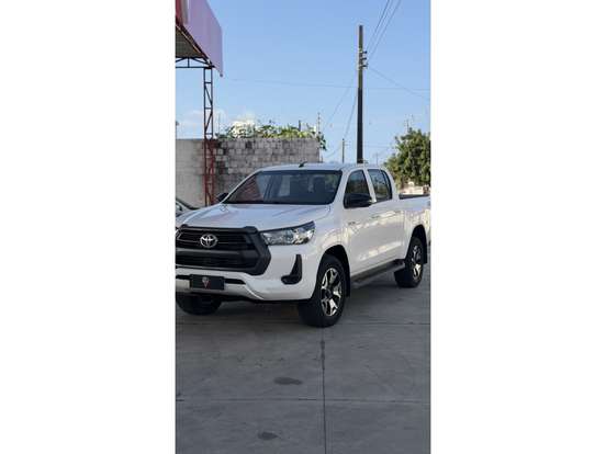 TOYOTA-HILUX-2022
