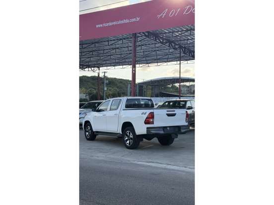TOYOTA-HILUX-2022