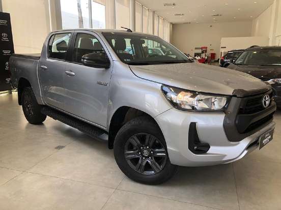 TOYOTA-HILUX-2.8 D-4D TURBO DIESEL CD SR 4X4 AUTOMÁTICO TOYOTA-HILUX-2025
