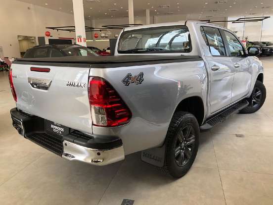 TOYOTA-HILUX-2025