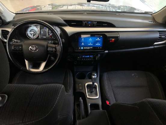 TOYOTA-HILUX-2.8 D-4D TURBO DIESEL CD SR 4X4 AUTOMÁTICO TOYOTA-HILUX-2025