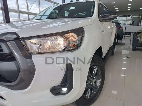 TOYOTA-HILUX-2.8 D-4D TURBO DIESEL CD SR 4X4 AUTOMÁTICO TOYOTA-HILUX-2025