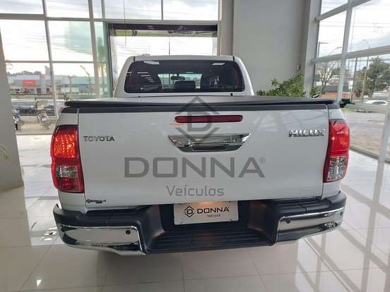 TOYOTA-HILUX-2025