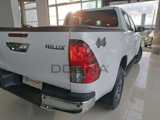 TOYOTA-HILUX-2.8 D-4D TURBO DIESEL CD SR 4X4 AUTOMÁTICO TOYOTA-HILUX-2025