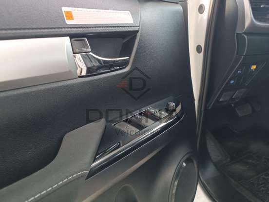 TOYOTA-HILUX-2.8 D-4D TURBO DIESEL CD SR 4X4 AUTOMÁTICO TOYOTA-HILUX-2025