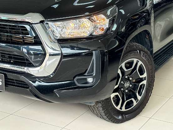 TOYOTA-HILUX-2023