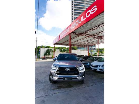 TOYOTA-HILUX-2021