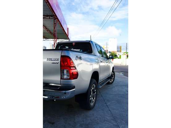 TOYOTA-HILUX-2021