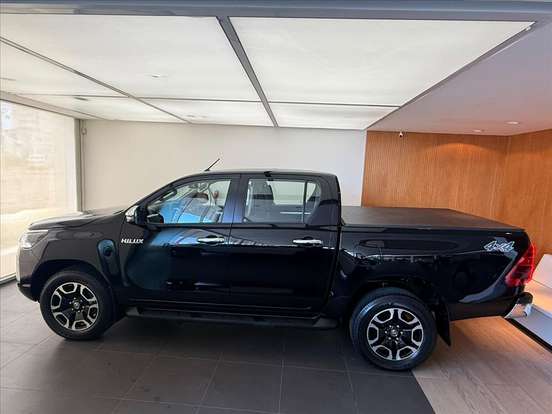 TOYOTA-HILUX-2024