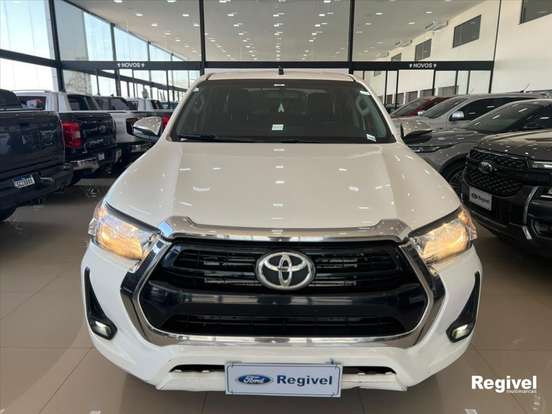 TOYOTA-HILUX-2023